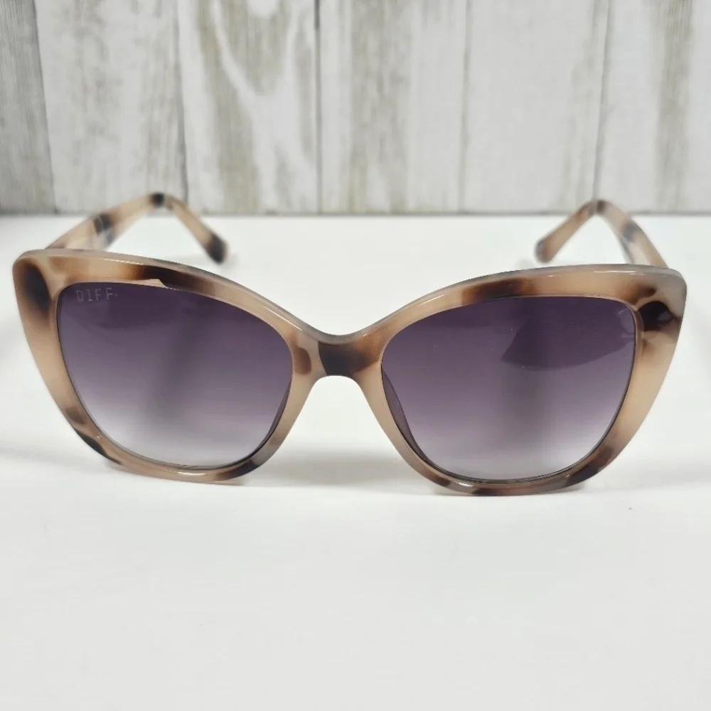DIFF Designer Eyewear NEW 100% UVA/UVB Protection